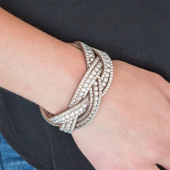 Paparazzi Jewelry Accessories - Bring On The Bling - Brown Bracelet - Vintage - Picture 1 of 4